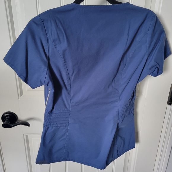 Jaanuu Scrub Top - Picture 3 of 3